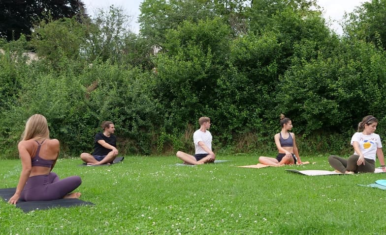 WEEKEND KICKOFF YOGA FLOW IN THE PARK