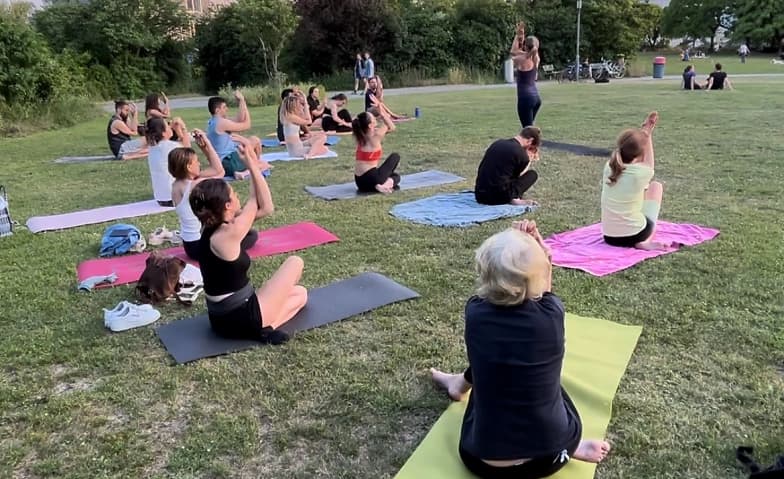 CALMING YIN IN THE PARK